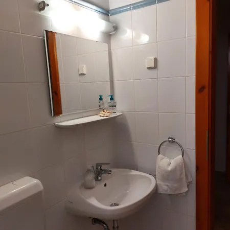 Tolgyes Apartment *